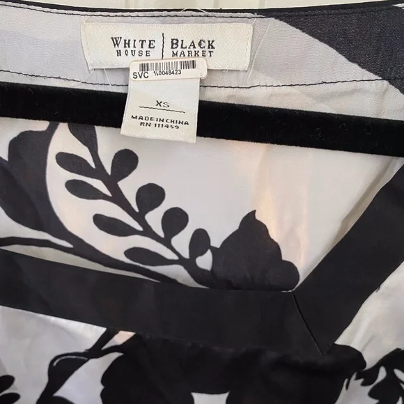 White House Black Market Silk Top, SZ XS - Picture 2 of 3